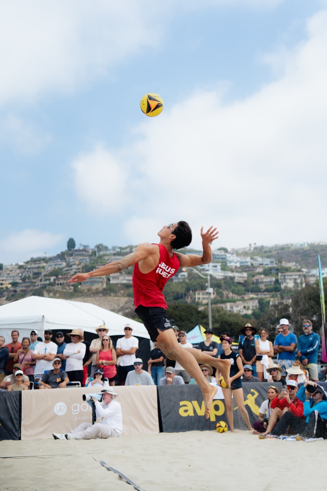 Diego Perez serving at an AVP tournament